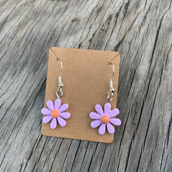 Purple daisy hook earrings - Picture 2 of 3